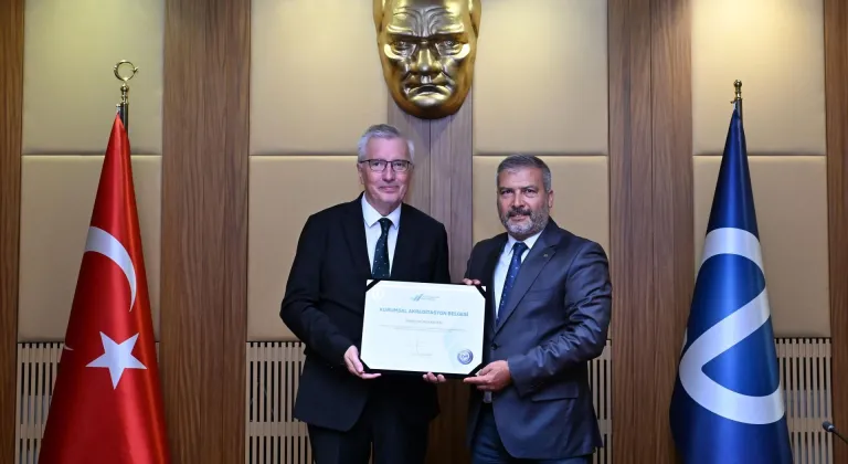 Anadolu Üniversitesine YÖKAK Kurumsal Akreditasyon Belgesi verildi