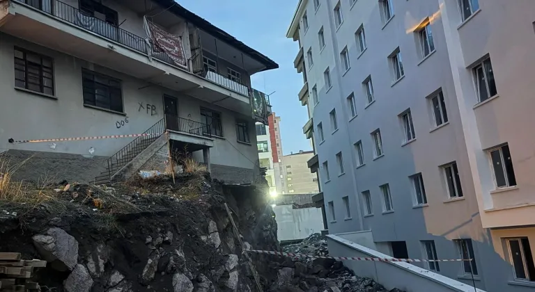 Ankara'da bitişik kazı nedeniyle temeli zedelenen bina, CİMER başvurusu sonrası tahliye edildi