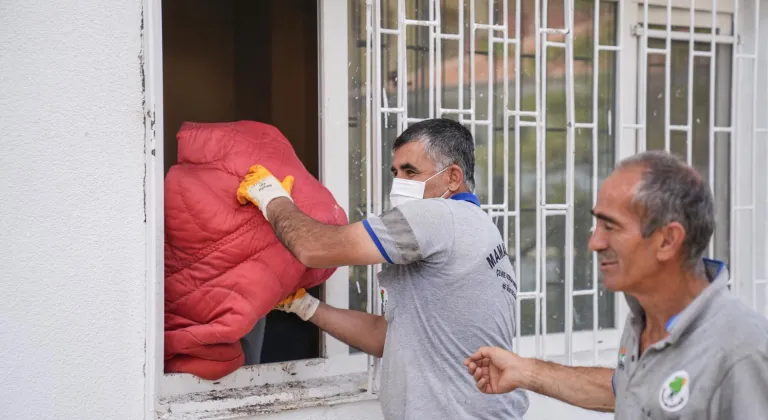 Ankara'daki evden bir kamyon çöp ve atık malzeme çıkarıldı