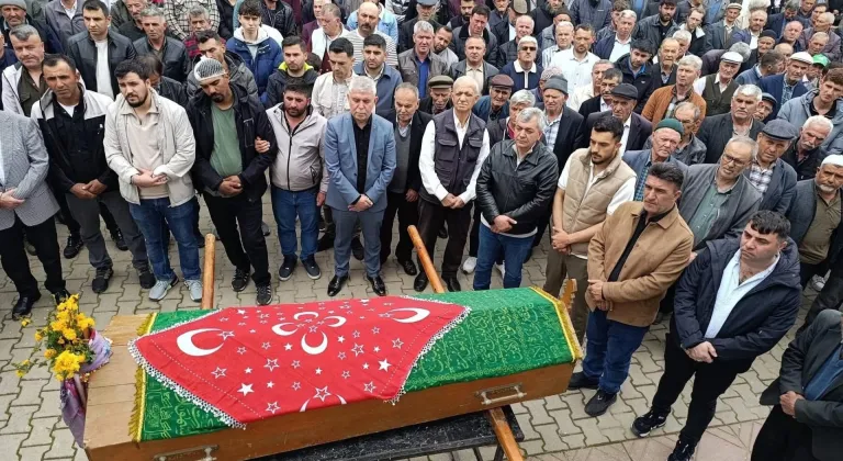 Ankara'daki trafik kazasında ölen hamile kadın Balıkesir'de son yolculuğuna uğurlandı