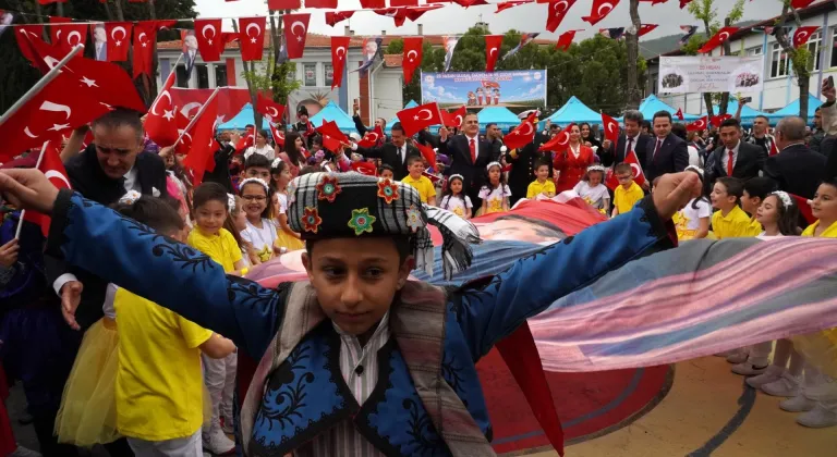 Antalya ve çevre illerde 23 Nisan Ulusal Egemenlik ve Çocuk Bayramı kutlandı