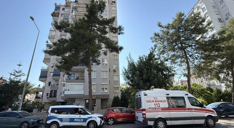Antalya'da anne ile kızı evlerinde ölü bulundu