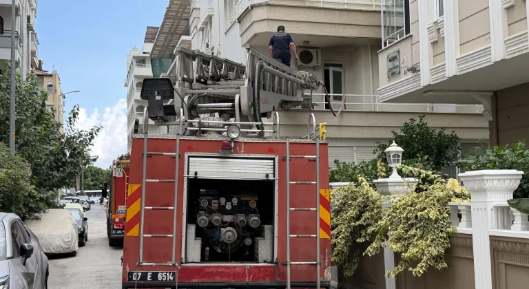 Antalya'da apartman dairesi yangında hasar gördü