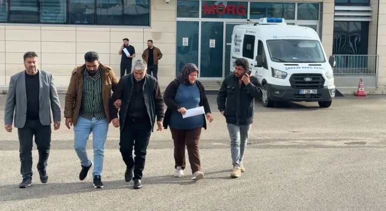 Antalya'da bir konteynerde çıkan yangında ölen 6 kişinin cenazesi yakınlarına teslim edildi