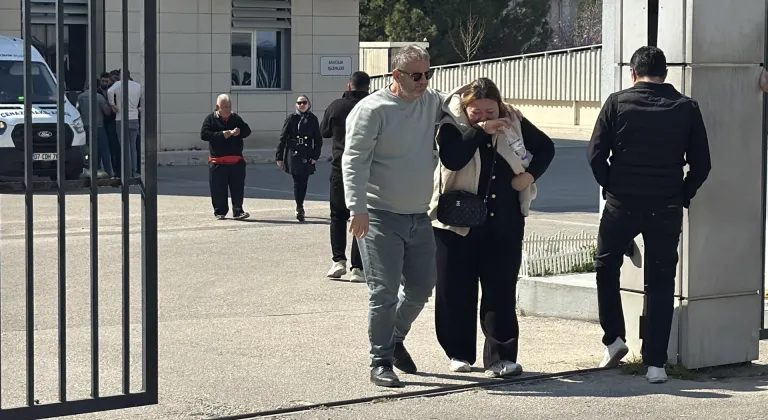 Antalya'da devrilen motosikletin sürücüsü hayatını kaybetti