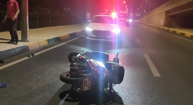 Antalya'da devrilen motosikletin sürücüsü öldü