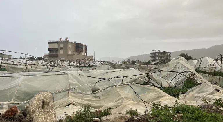 Antalya'da hortumun zarar verdiği Kumluca'da hasar tespit çalışmaları başladı