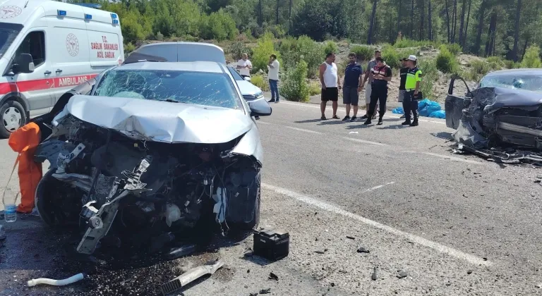 Antalya'da iki otomobilin çarpıştığı kazada 1 kişi öldü, 2 kişi yaralandı