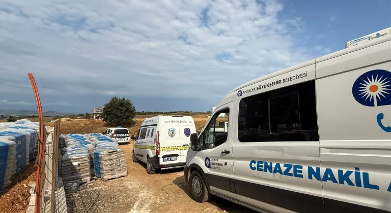 Antalya'da inşaatta başına beton blok parçası düşen işçi hayatını kaybetti