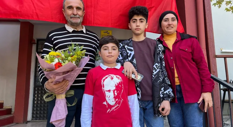 Antalya'da lösemiyi yenen çocuk için gökyüzüne balonlar bırakıldı