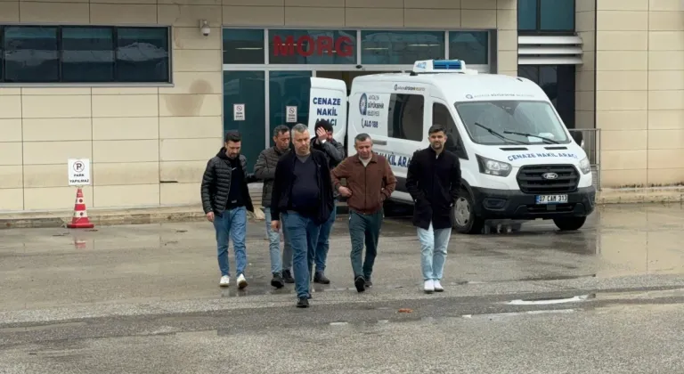 Antalya'da otobüs kazasında hayatını kaybedenlerin cenazeleri yakınlarına teslim ediliyor