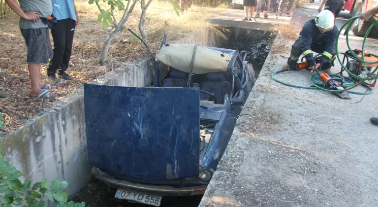 Antalya'da sulama kanalına düşen otomobilin sürücüsü ağır yaralandı