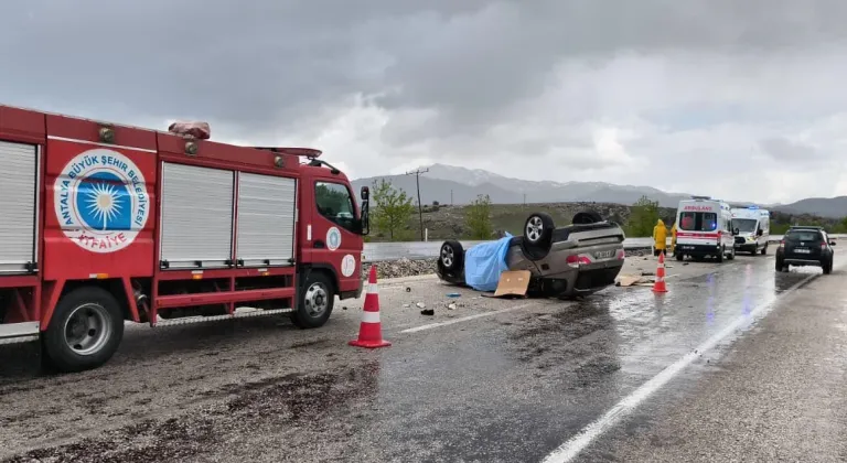 Antalya'da takla atan otomobildeki 2 kişi öldü, 2 kişi yaralandı