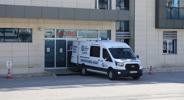 Antalya'da teravihe giderken otomobilin çarpması sonucu yaralanan kadın hastanede öldü