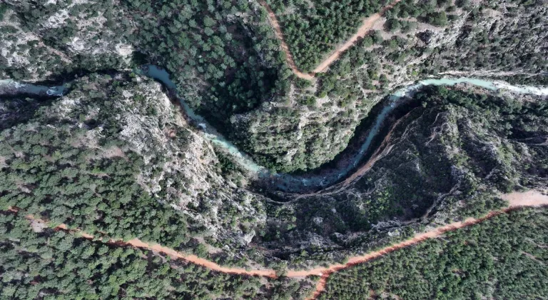 Antalya'daki Güver Şelalesi yağışlarla yeniden canlandı