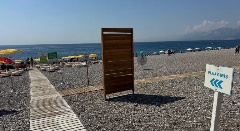 Antalya'nın plajları mavi bayrak ve dumansız uygulamayla korunuyor