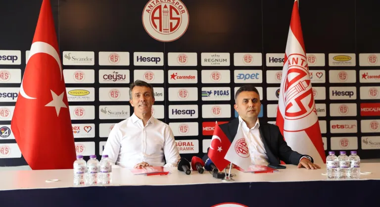 Antalyaspor, teknik direktör Bülent Korkmaz ile sözleşme imzaladı