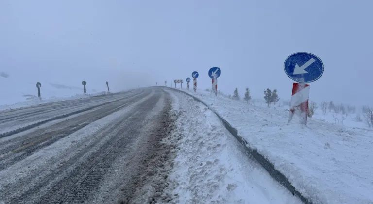 Ardahan-Şavşat kara yolu tipi nedeniyle tır geçişine kapatıldı