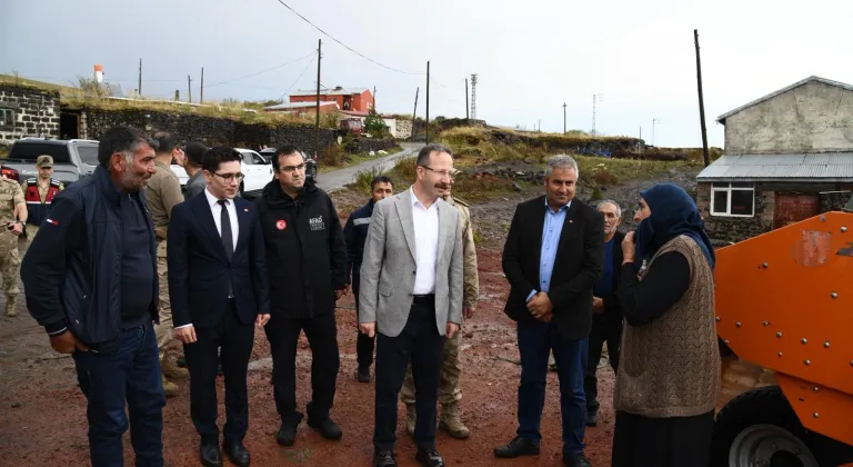 Ardahan Valisi Yamlı, olumsuz hava koşullarından etkilenen Öncül köyünü ziyaret etti