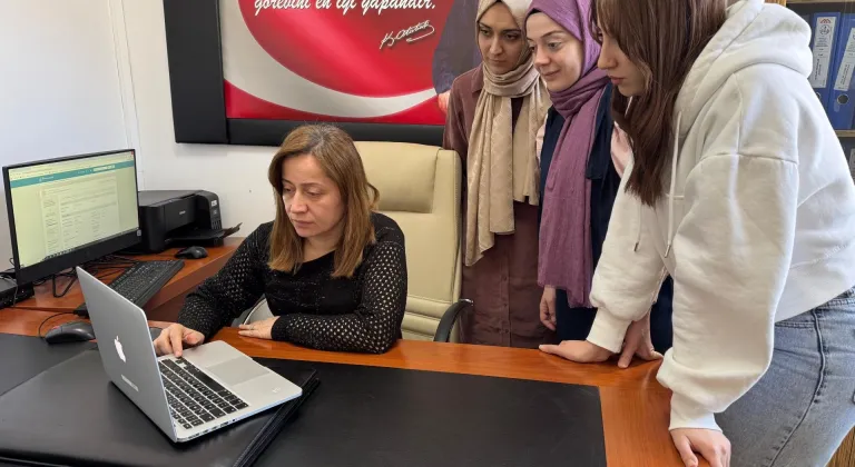 Ardahan'da anaokulu öğretmenleri, AA'nın "Yılın Kareleri" oylamasına katıldı