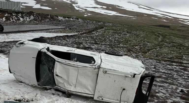 Ardahan'da askeri aracın devrilmesi sonucu 2 astsubay yaralandı