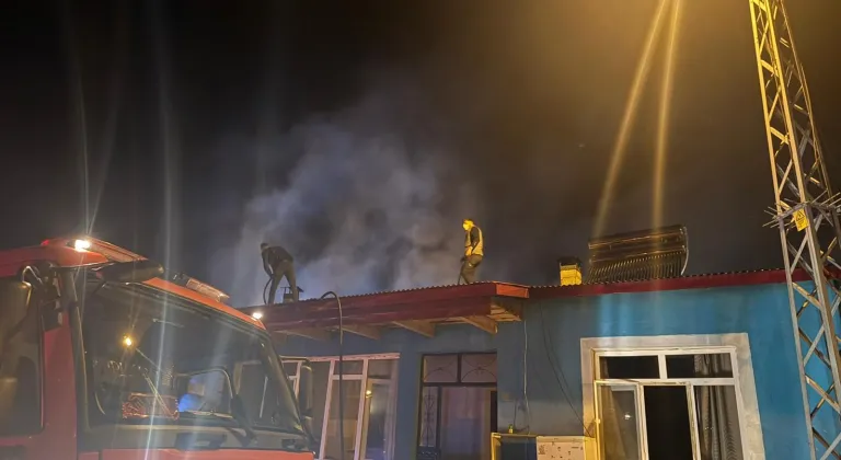 Ardahan'da çıkan ev yangını hasara neden oldu
