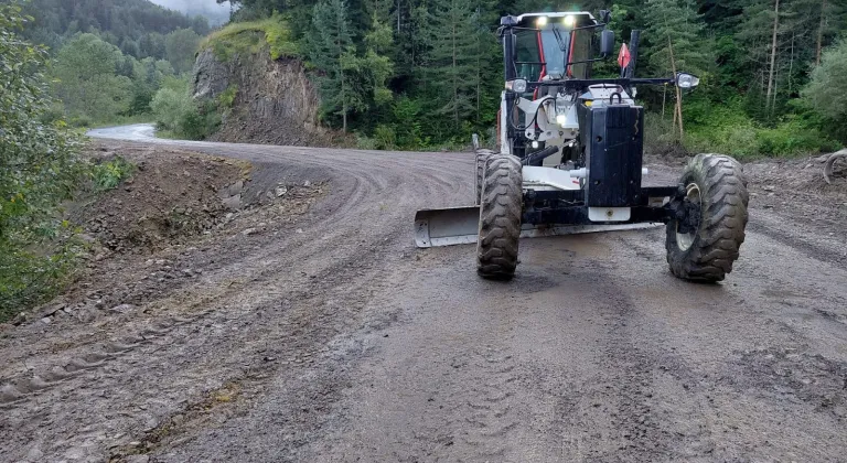 Ardahan'da ulaşıma kapanan grup köy yolu açıldı