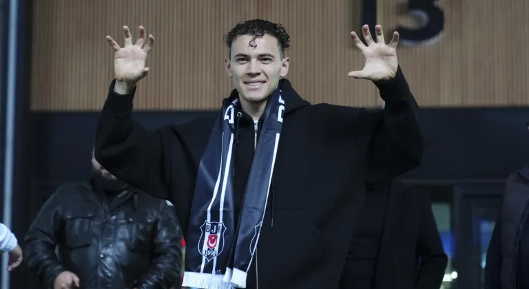 Arnavut futbolcu Kristjan Asllani, Beşiktaş için İstanbul'da