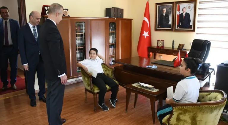 Arnavutluk'ta 23 Nisan Ulusal Egemenlik ve Çocuk Bayramı kutlandı