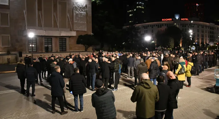 Arnavutluk'ta hükümet karşıtı gösteriler sürüyor