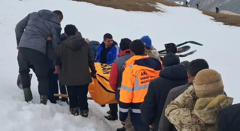 Artvin'de çığ altında kalan çobanın cansız bedenine ulaşıldı