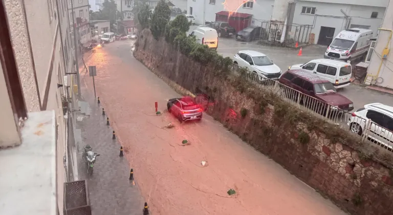 Artvin'de sağanak taşkın, su baskını ve heyelanlara yol açtı