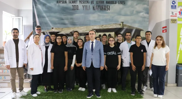 ASIRLIK MEKTEPLER - Cumhuriyet'in ilk yıllarında kurulan liseden Kayseri'nin ticaret hayatına nitelikli iş gücü desteği