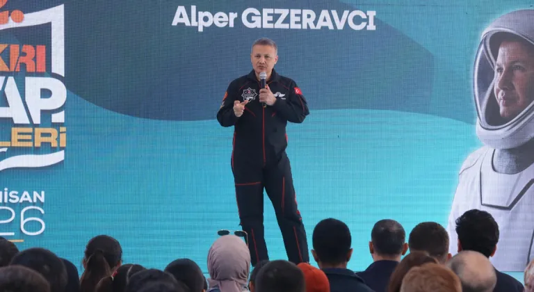 Astronot Alper Gezeravcı, Çankırı'da kitapseverlerle buluştu