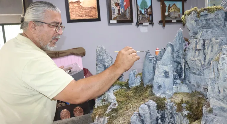 Atık malzemeleri üç boyutlu sanat eserlerine dönüştürüyor