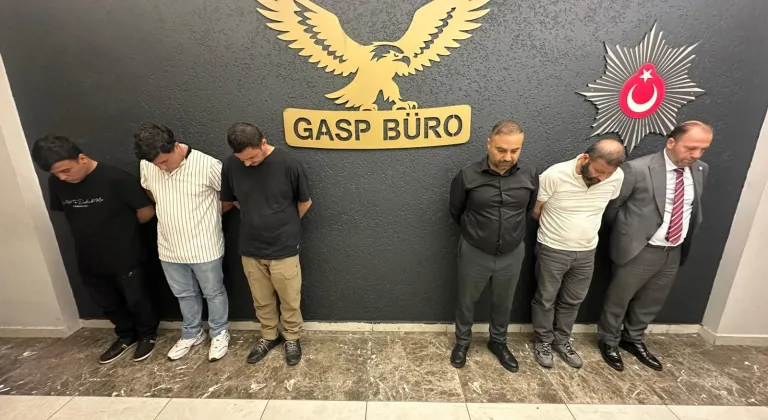 AVM'de denetim yaparken görüntülenen 6 şüpheli yakalandı