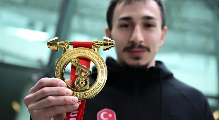 Avrupa şampiyonu milli halterci Yusuf Fehmi Genç yurda döndü