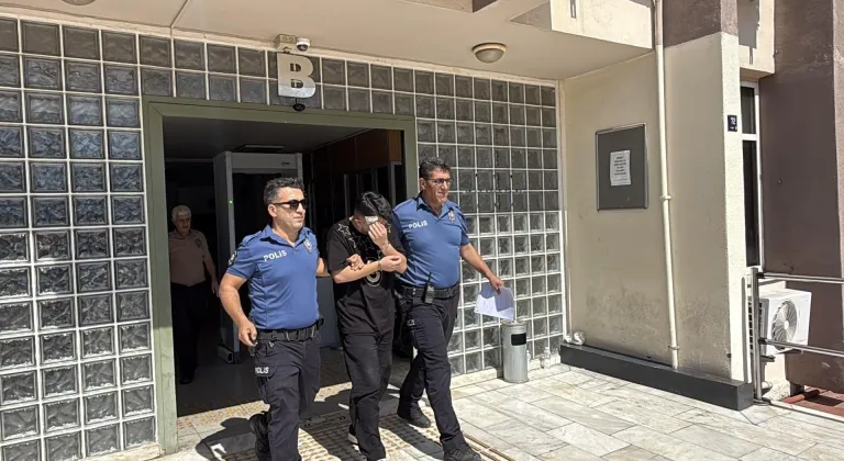 Aydın'da iki otomobilin çarpıştığı kazada 1 kişi öldü, 2 kişi yaralandı