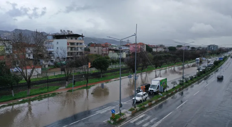 Aydın'da sağanak yaşamı olumsuz etkiledi
