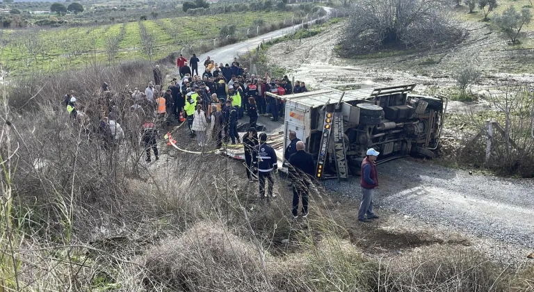 Aydın'da şarampole devrilen kamyondaki 1 kişi öldü, 2 kişi yaralandı