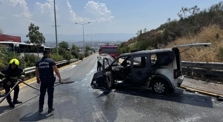 Aydın'da seyir halindeki polis aracı yandı
