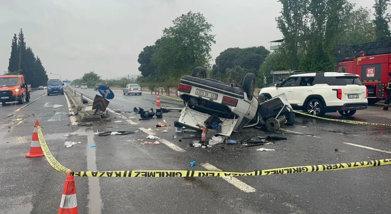 Aydın'da sinyalizasyon direğine çarpan otomobildeki 6 kişi yaralandı