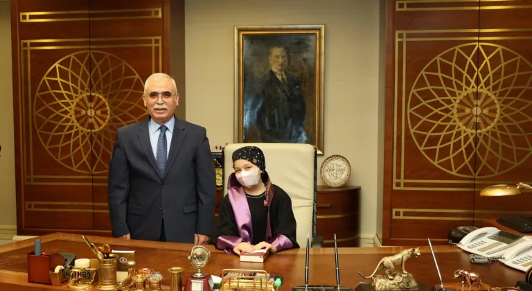 AYM Başkanı Özkaya, 23 Nisan dolayısıyla koltuğunu lösemi hastası çocuğa devretti