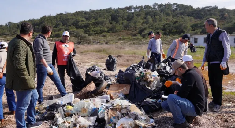 Ayvalık Adaları Tabiat Parkı'nda kıyı temizliği yapıldı