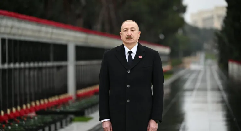 Azerbaycan Cumhurbaşkanı Aliyev, 20 Ocak şehitlerini andı