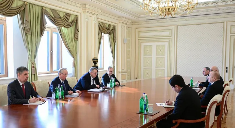 Azerbaycan Cumhurbaşkanı Aliyev, Rusya Başbakan Yardımcısı Overçuk'u kabul etti