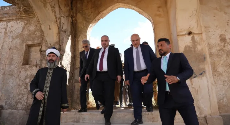 Azerbaycan'ın Bağdat Büyükelçisi Nadiroğlu, tarihi Kerkük Kalesi'ni ziyaret etti