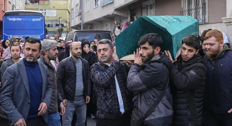 Bağcılar'da doğal gazdan zehirlendiği değerlendirilen 3 kişinin cenazesi defnedildi