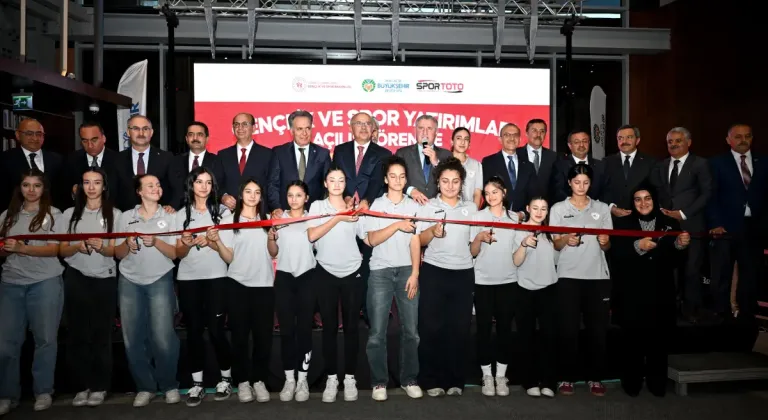 Bakan Bak, Malatya’da Şehir Kütüphanesi ile gençlik ve spor tesislerinin açılışını yaptı