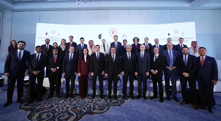 Bakan Bayraktar, "Sivas ve Taşeli Güneş Enerjisi Santrali Projeleri İmza Töreni"nde konuştu: